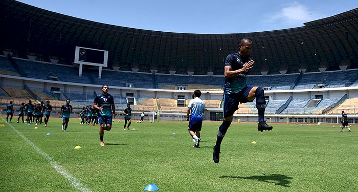 Robert Sentil Para Pemain Persib yang 'Terserang' Monday Blues